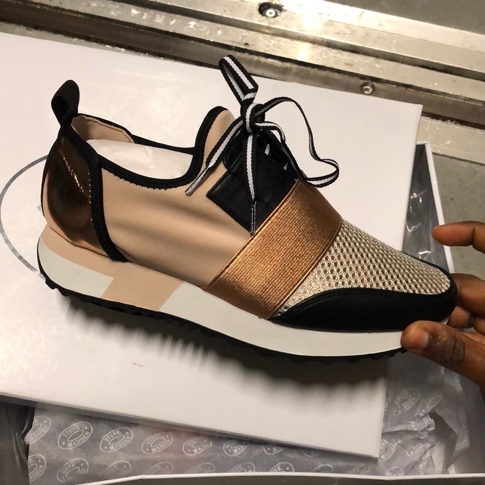 Shoe